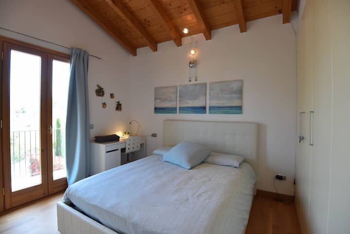 dvojlôžková spálňa na prvom poschodí