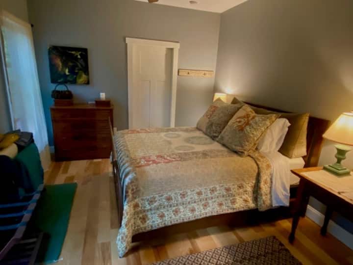 Main floor bedroom w/Queen