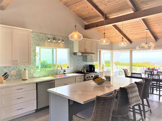 CA Dreamin’ – hot tub & expansive ocean views gallery image 5