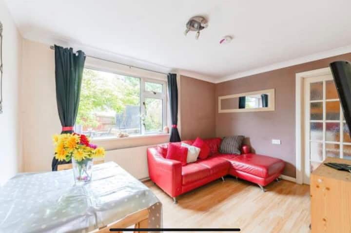 4 Bed Home Near Airport And Gym/pool - 레드힐