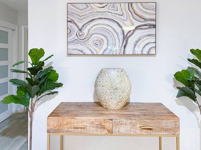 LUX 7BR/4BA Villa w/Heated Pool, next to the Strip gallery image 5