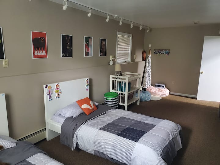 ห้องนอน #4 พร้อมเตียงใหญ่ 2 หลัง