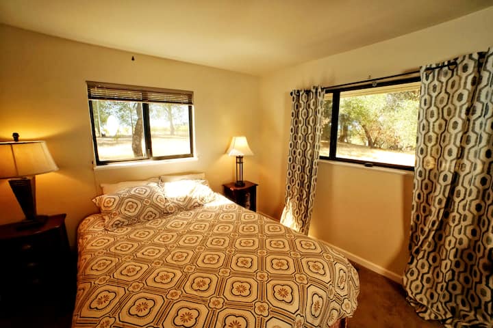 2 - ра спалня с изглед към лозето