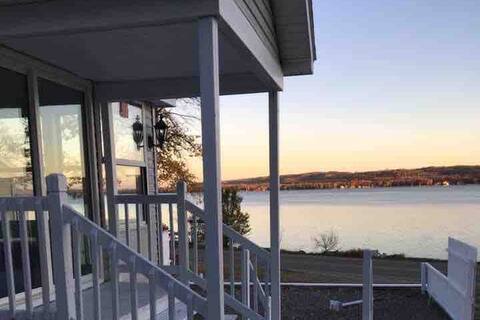 On Lake Charlevoix! Two Houses, Walk to Town!