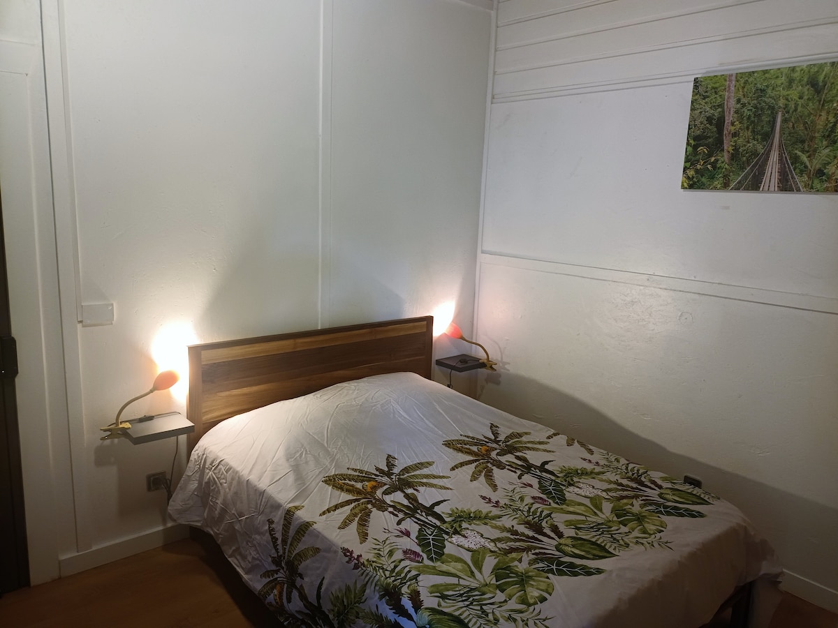 Habitación con cama de 140 x 190