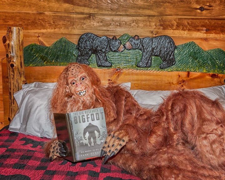 أو استمتع بكتاب جيد عن الفولكلور المحلي!