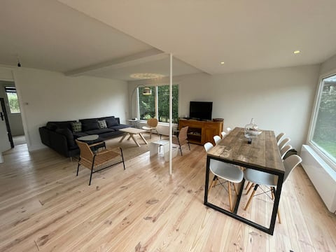 Family home with Jacuzzi for 10 people