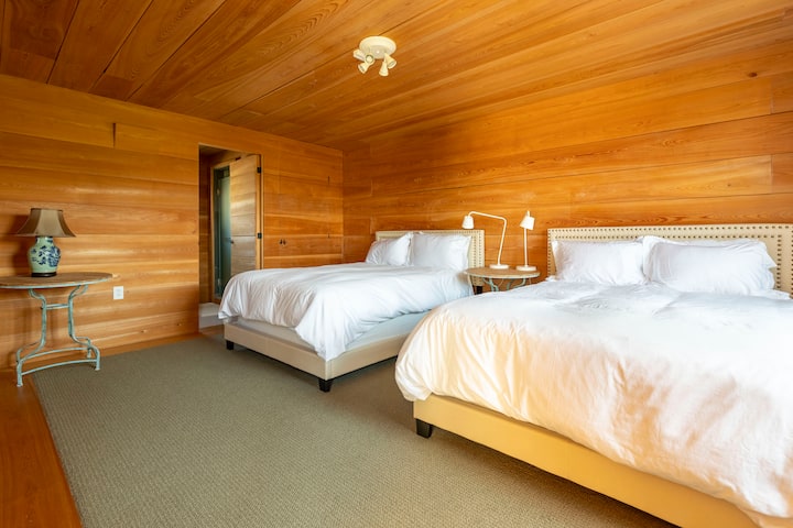 1st Floor Double Queen Bedroom