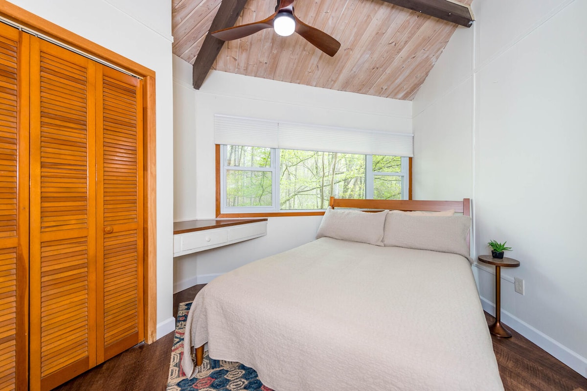 Queen bed op hoofdverdieping