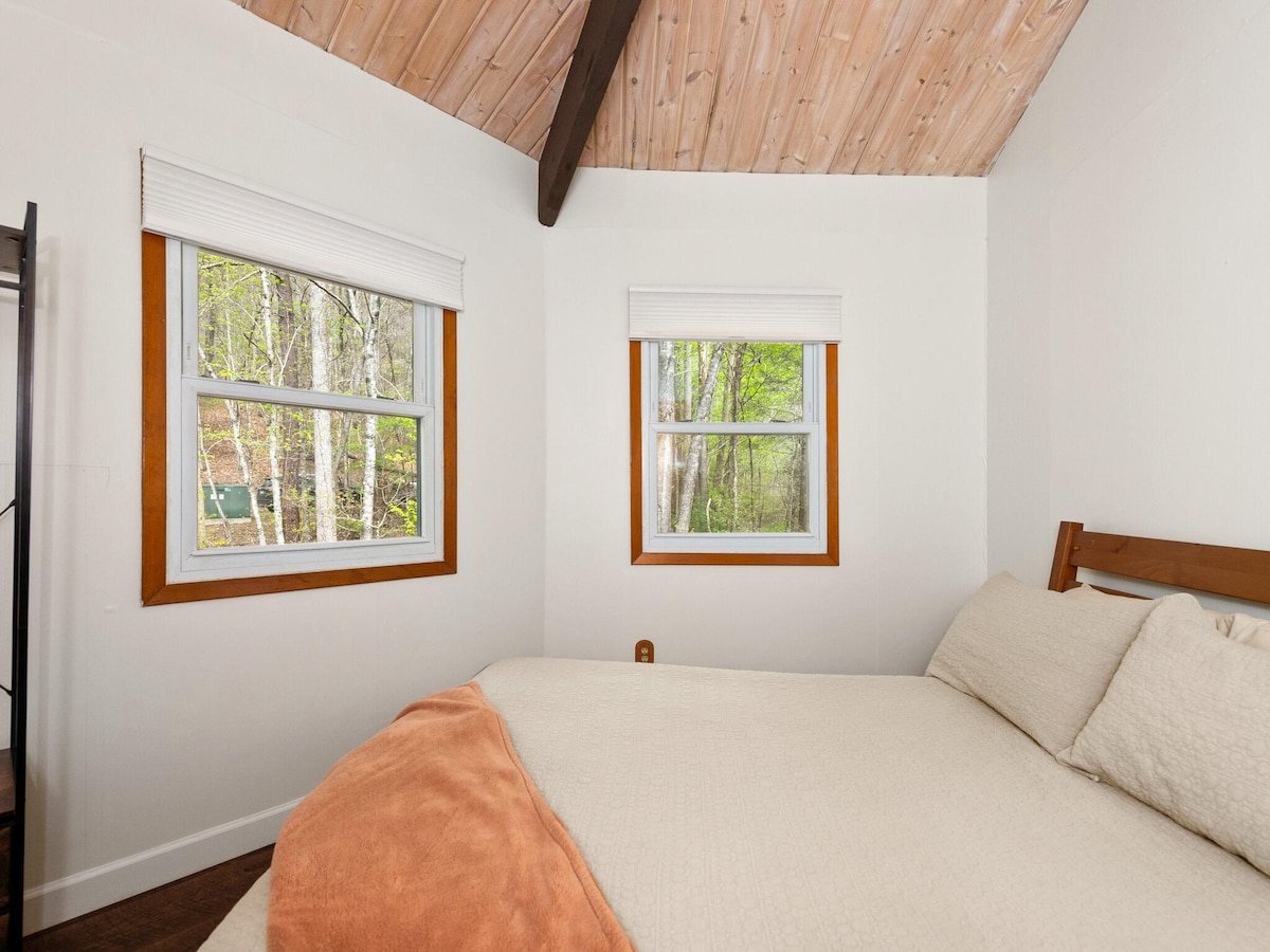 Queen bed op hoofdverdieping