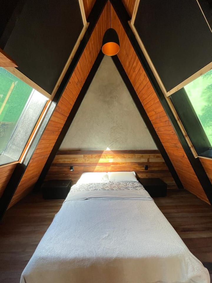 Mezanino com clarabóias para o despertar.