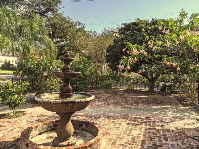 9 BR Historic Marigny Mansion near French Quarter gallery image 3