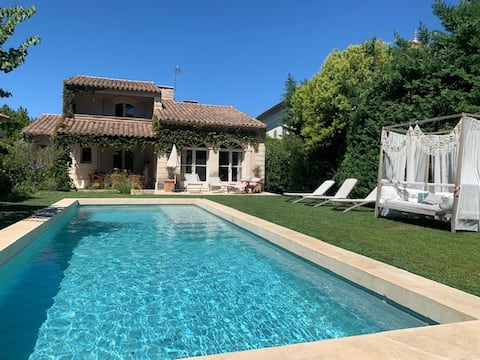 St Rémy de Pce Villa standing 5* in the center