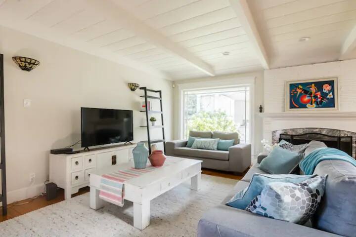 Spacious 7 bd w/ Casita and Pool near downtown gallery image 5