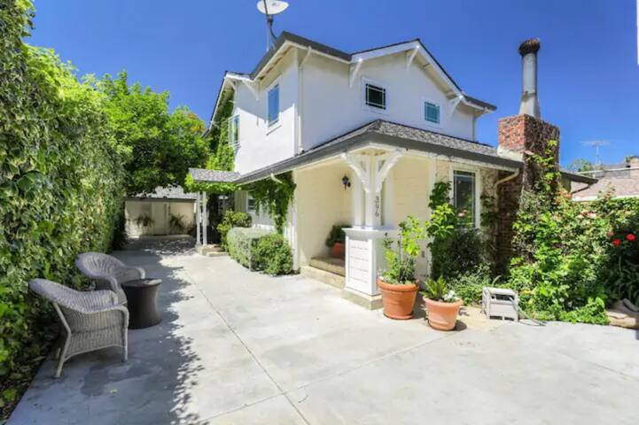 Spacious 7 bd w/ Casita and Pool near downtown gallery image 4