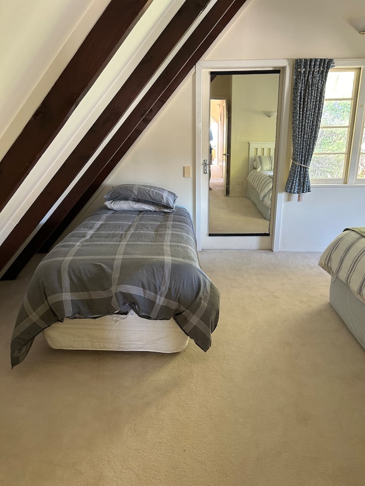 Chumba cha kulala cha tano, kitanda 1 cha mtu mmoja