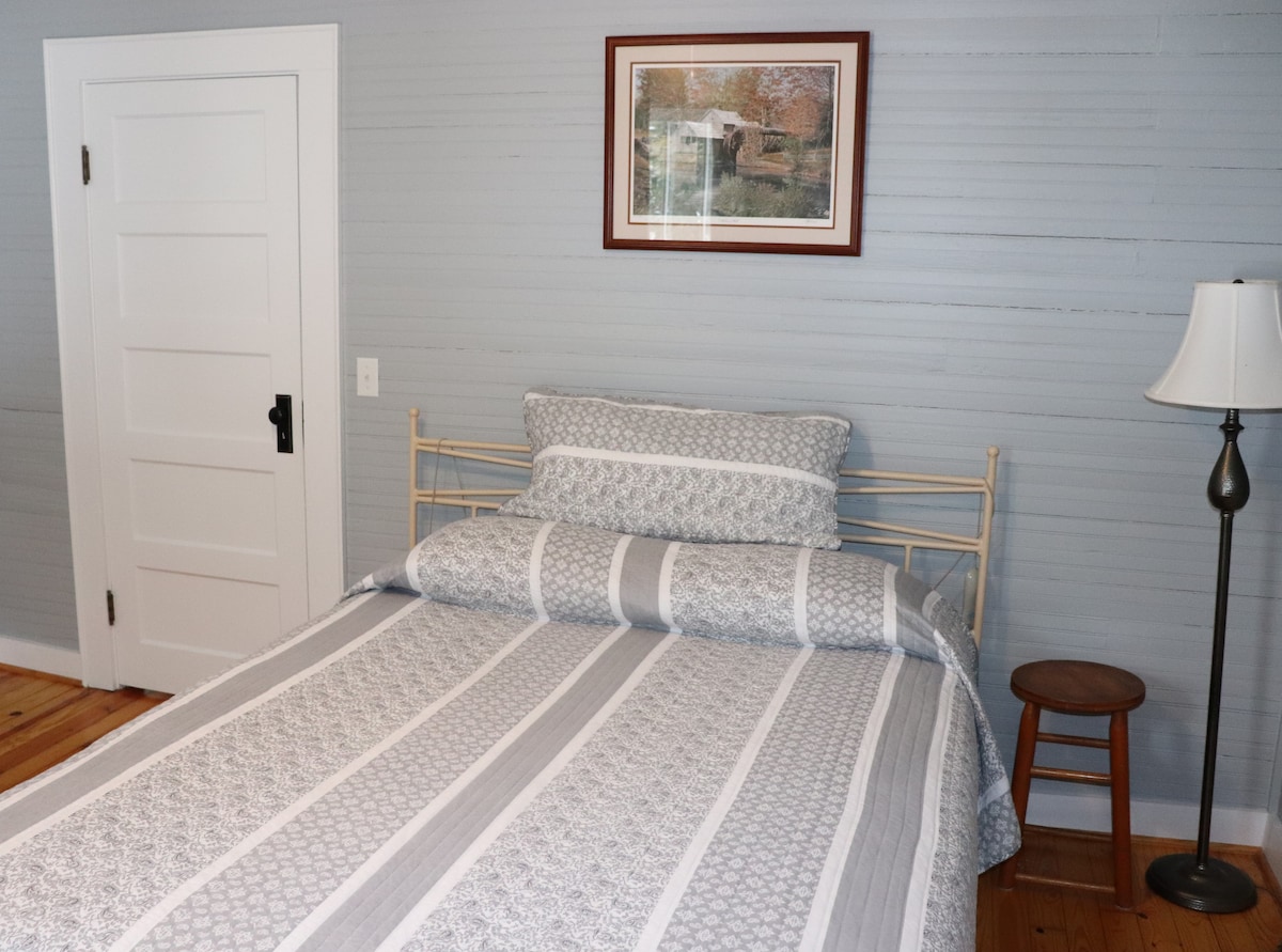 Bedroom 1 - Queen size Sleep Number Bed with wireless remote.  