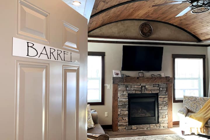 Charming, Creatively Designed, Clean, King & Queen - Minocqua, WI