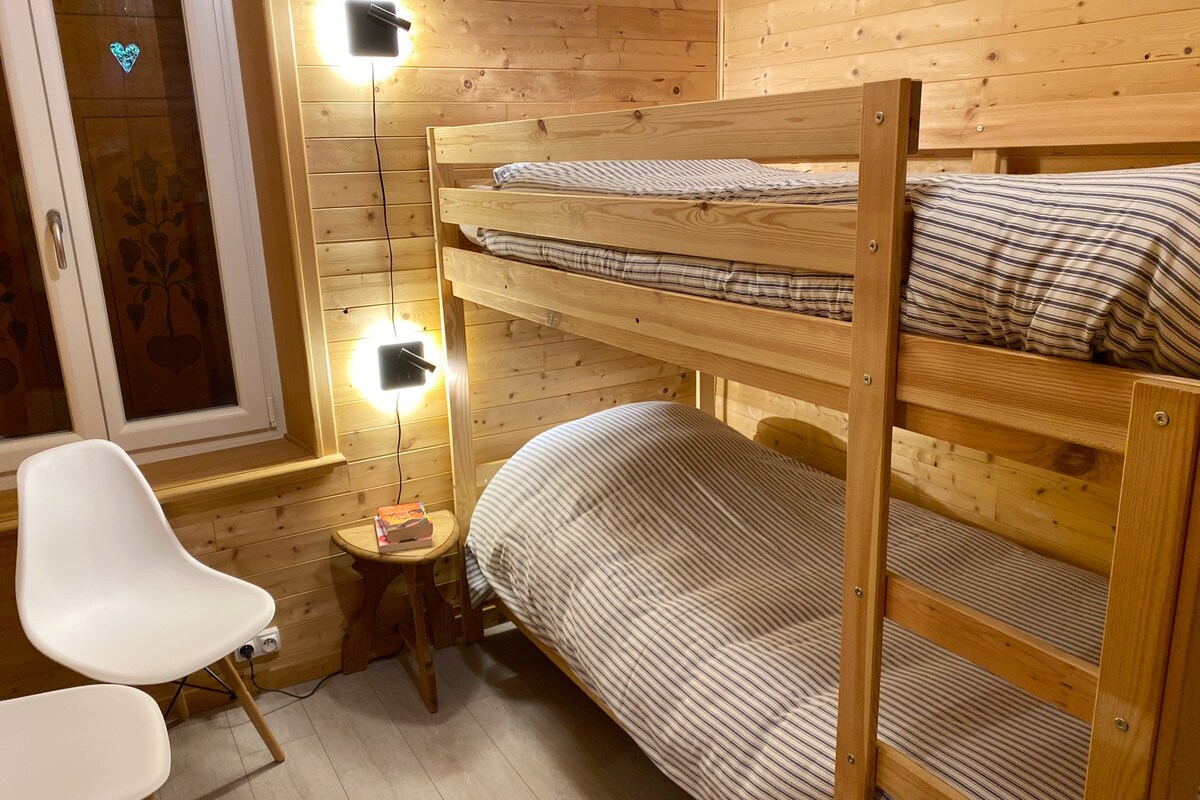 غرفة النوم الثانية في الطابق الأرضي