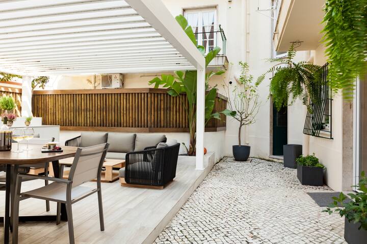 Quiet location charming outdoor space 8 people gallery image 5