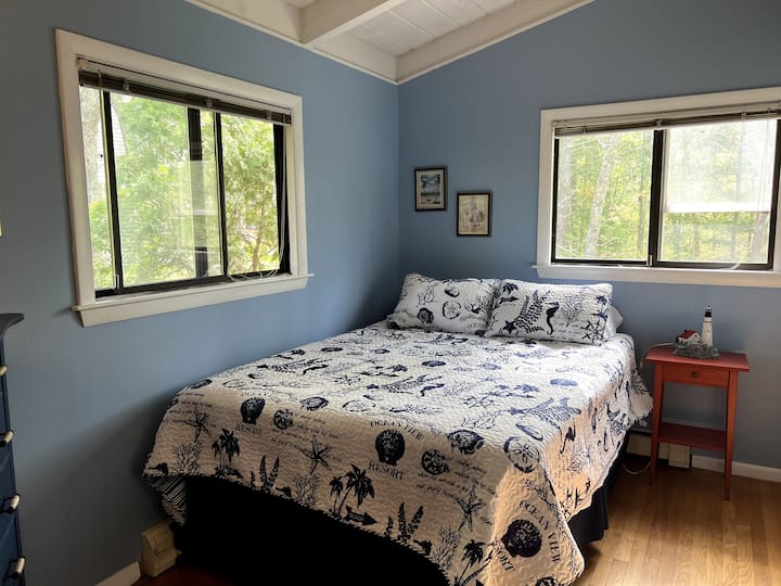 Queen bedroom, with brand new bed