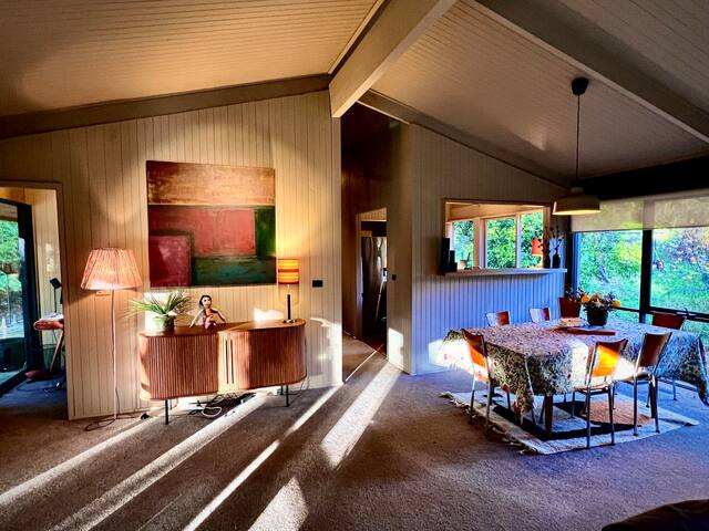 Escape to Sassafras Forest Retreat + Fireplace gallery image 5