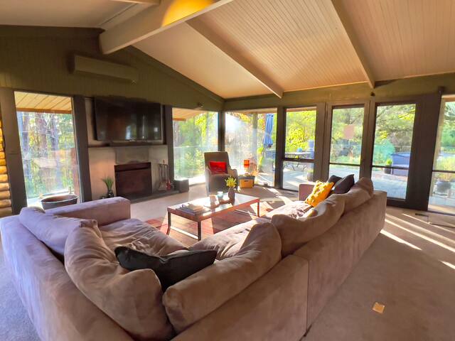 Escape to Sassafras Forest Retreat + Fireplace gallery image 3