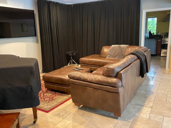 Gorgeous Mid-century Gem Near Lake Roland - Towson, MD