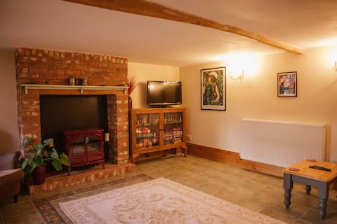 Top performing Airbnb: Characterful 2-bed cottage in rural Warwickshire in Rugby