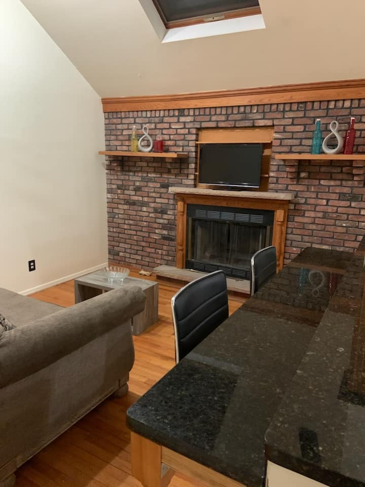 Skylight Cottage, Is Where You Want To Be! - Valley Stream, NY