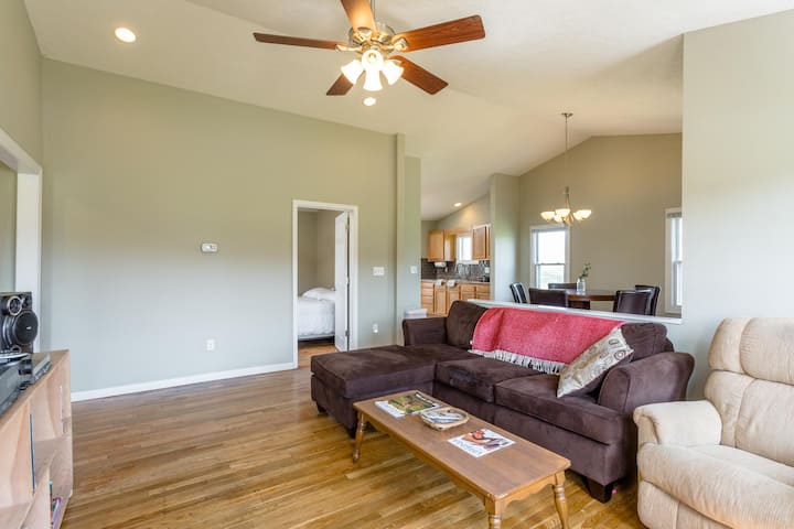 The Homeplace - Private House With Backyard - Broadway