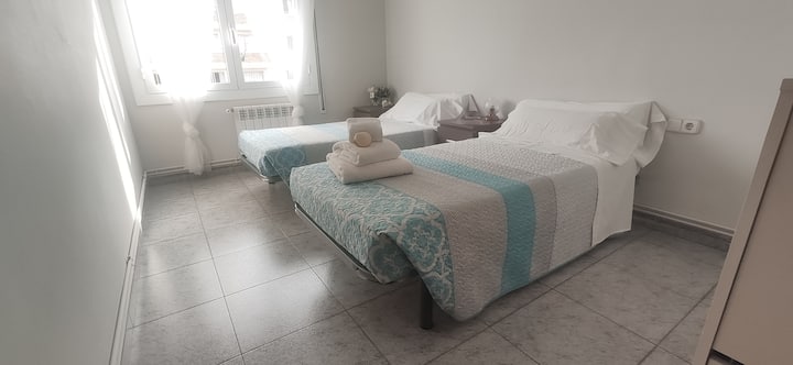 2. Спалня с единични легла.