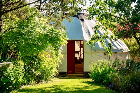 Oakhill Ponds -Romantic Walled Garden Yurt Hot Tub