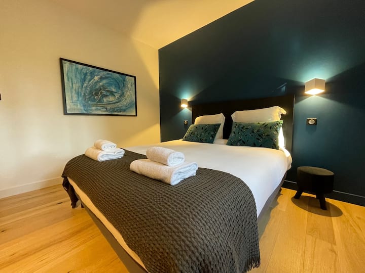 suite "blue"