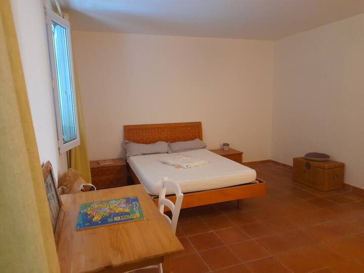 Nízka spálňa, posteľ 140 