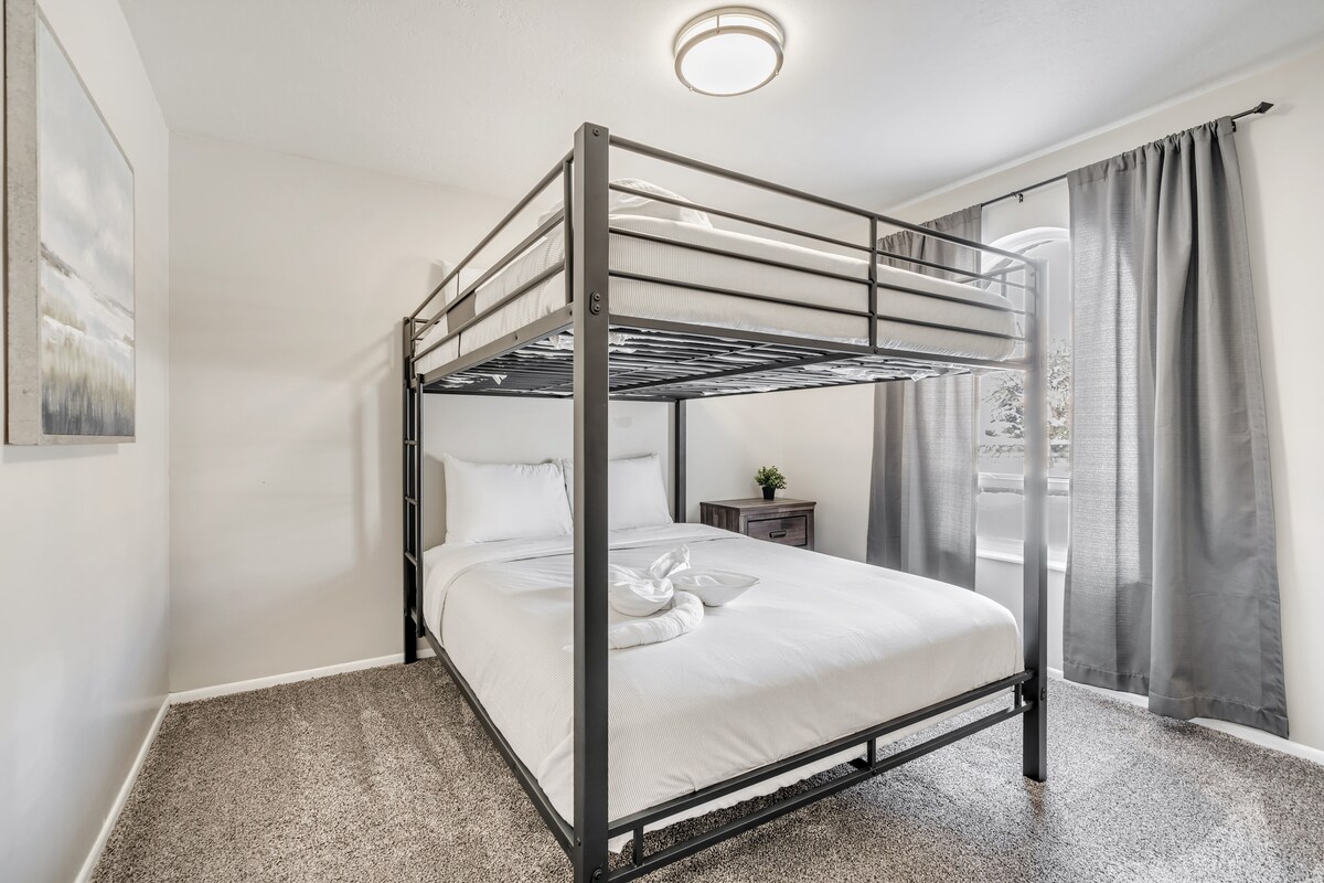 Спалня 3, Легла тип Куин