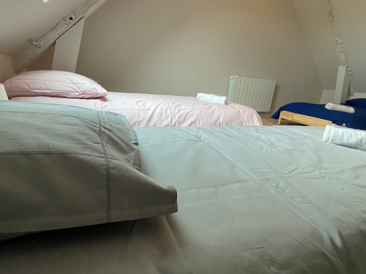 Dormitorio 5 camas individuales 2º piso