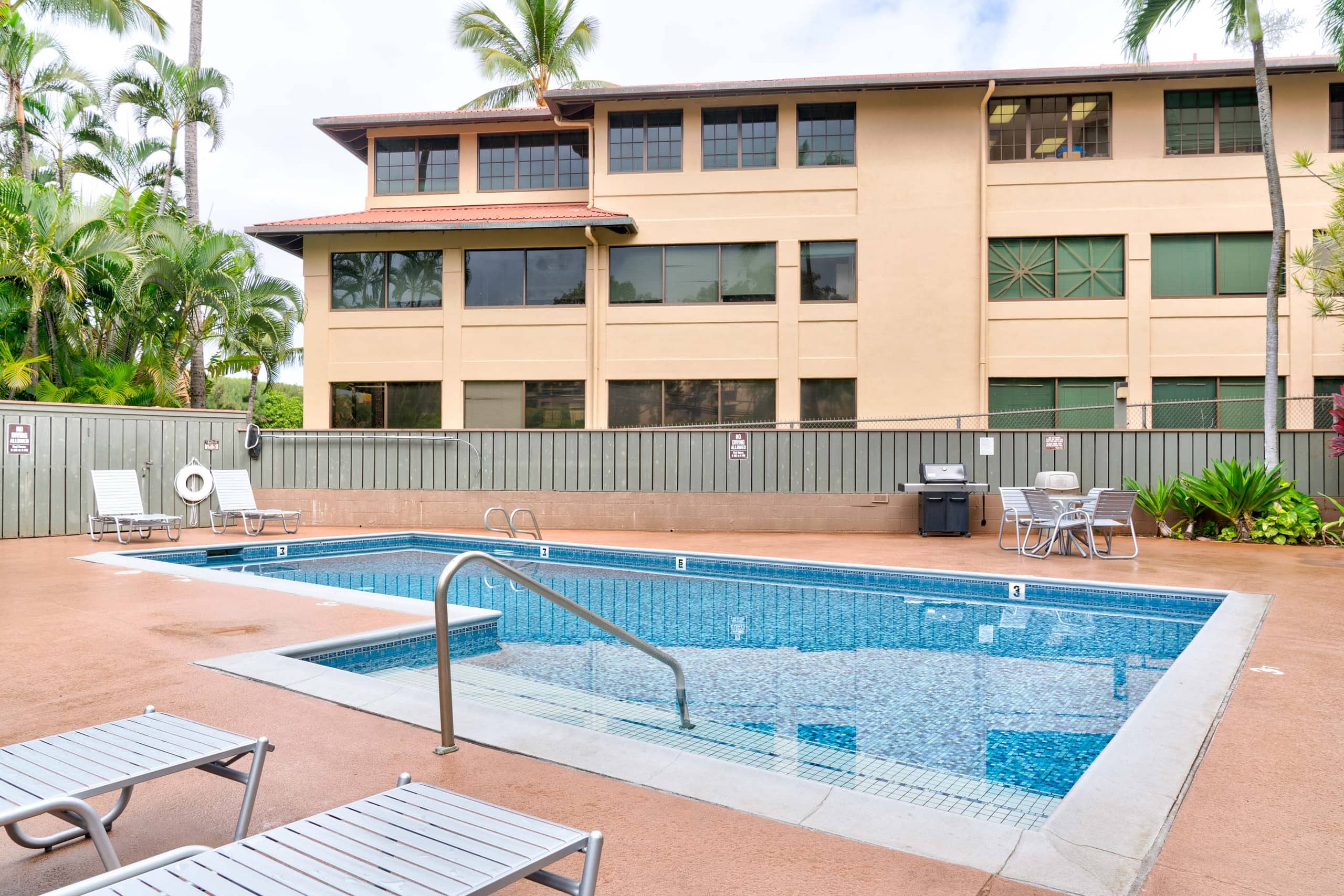 Condo in Lahaina · ★4.63 · 1 bedroom · 2 beds · 1 bath - Image 32