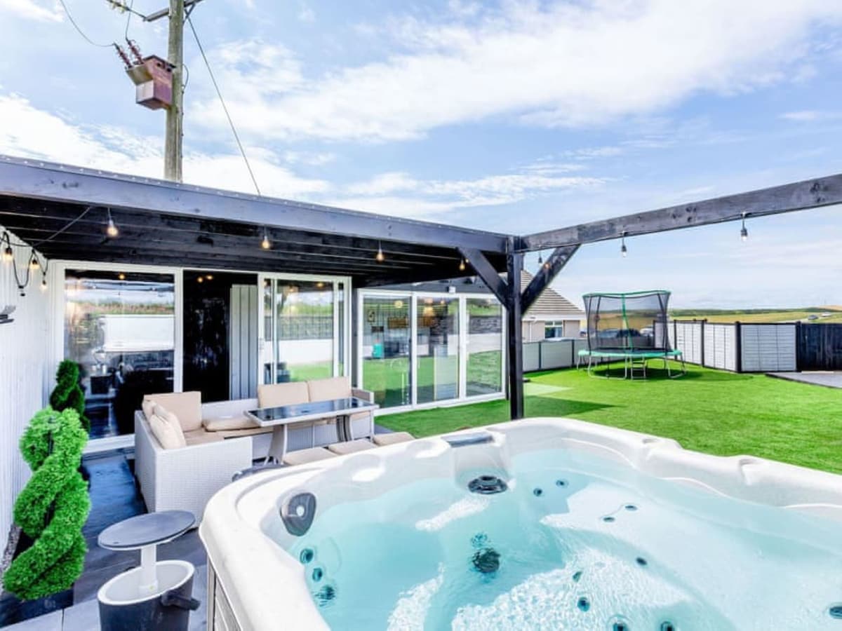 Aberdeenshire Vacation Rentals with a Hot Tub - United Kingdom | Airbnb