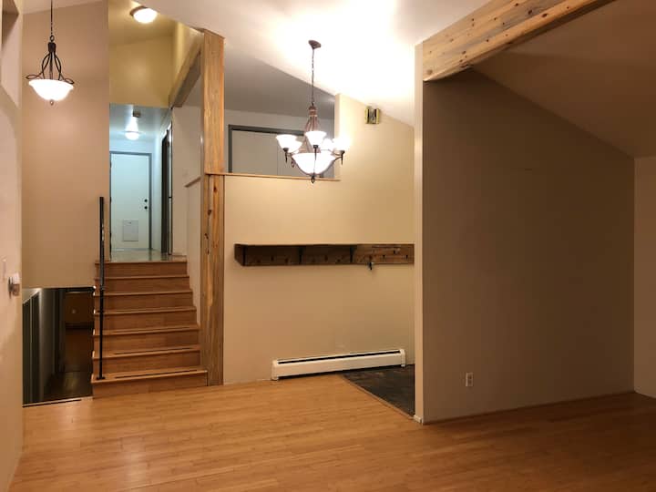Beautiful Fully Furnished Home In South Boulder - Boulder, CO