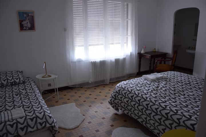 غرفة بيكاسو.
سرير مزدوج واحد
سرير فردي
حمام خاص
إطلالة على الحدائق والكروم
غروب شمس رائع