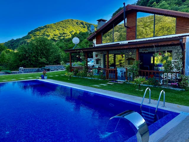 Alaçatı Evi 5+1 Doğanın kalbinde