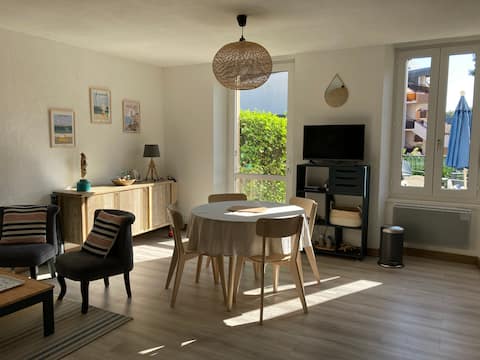 Successful Airbnb property: Ground floor apartment with garden, 100 m from the sea in Perros Guirec