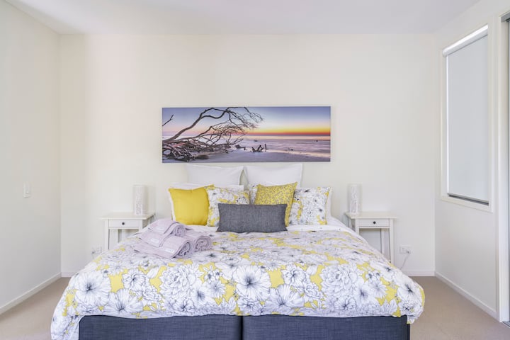 Bedroom 3 - king bed set up option