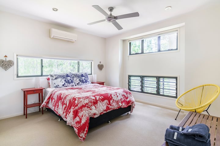 Bedroom 2 - queen bed