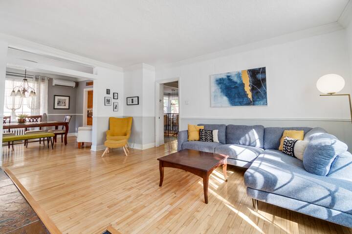 FamilyHouse, QuebecCity, SPA, PoolTable, 4 bedroom gallery image 2