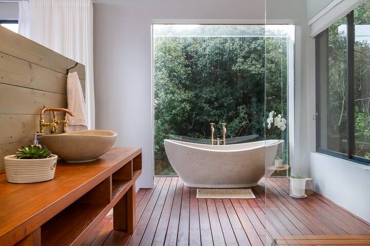 Anastasis Villa – Sweeping views, nature, ocean. gallery image 4