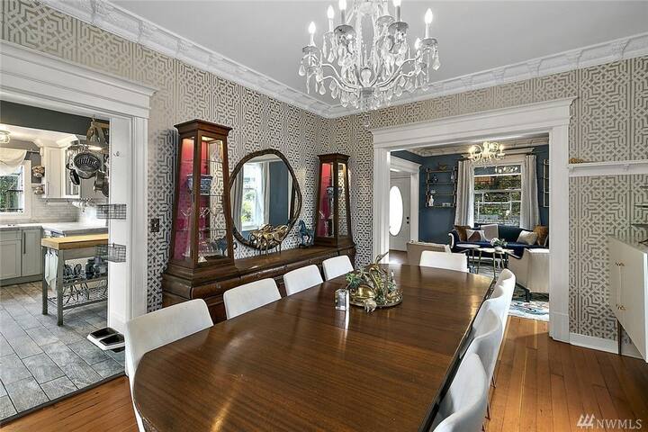 Luxury Victorian | Perfect for Families & Pets! gallery image 4