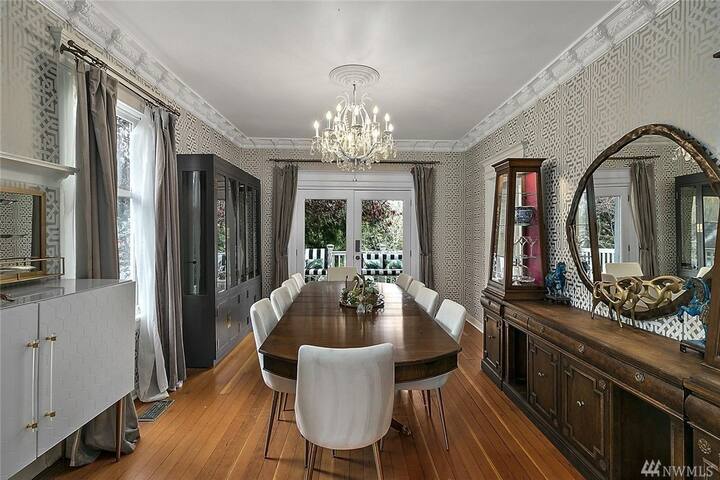 Luxury Victorian | Perfect for Families & Pets! gallery image 3
