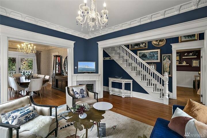 Luxury Victorian | Perfect for Families & Pets! gallery image 2
